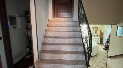 Casale 8 locali di 300 m² in Bondeno (44012)