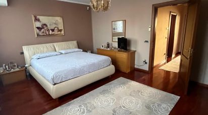 Casale 8 locali di 300 m² in Bondeno (44012)