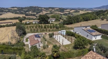Casale 4 locali di 146 m² in Offagna (60020)