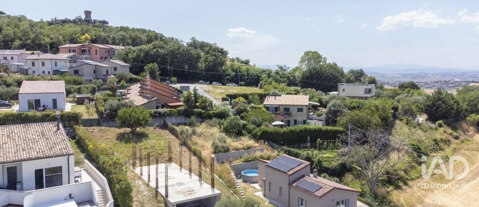 Farm 4 rooms of 146 m² in Offagna (60020)