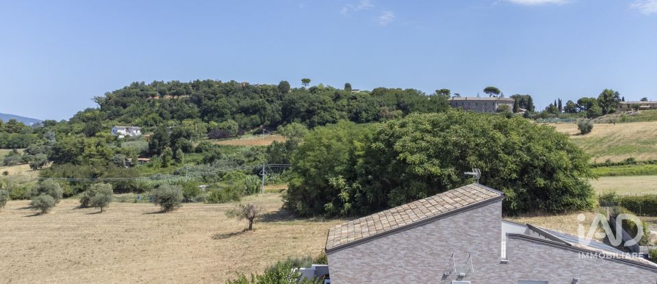 Farm 4 rooms of 146 m² in Offagna (60020)