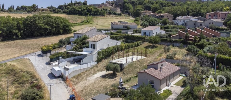 Farm 4 rooms of 146 m² in Offagna (60020)