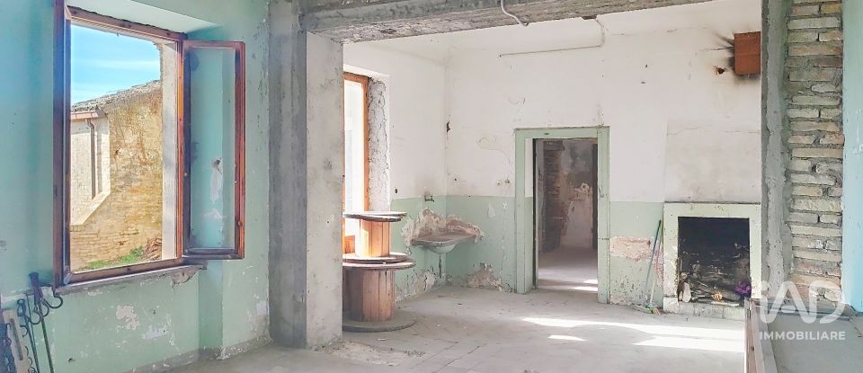 Costruzione di 800 m² in Monterubbiano (63825)