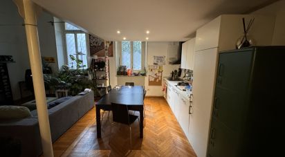 Three-room apartment of 91 m² in Milano (20136)