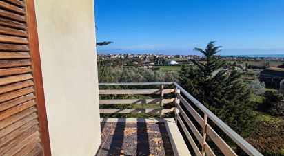 Casa indipendente 12 locali di 700 m² in Giulianova (64021)