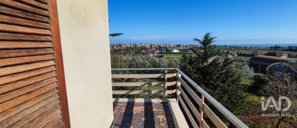 Casa indipendente 12 locali di 700 m² in Giulianova (64021)