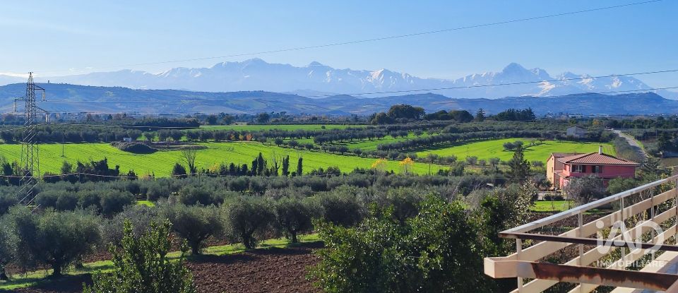 Casa indipendente 12 locali di 700 m² in Giulianova (64021)