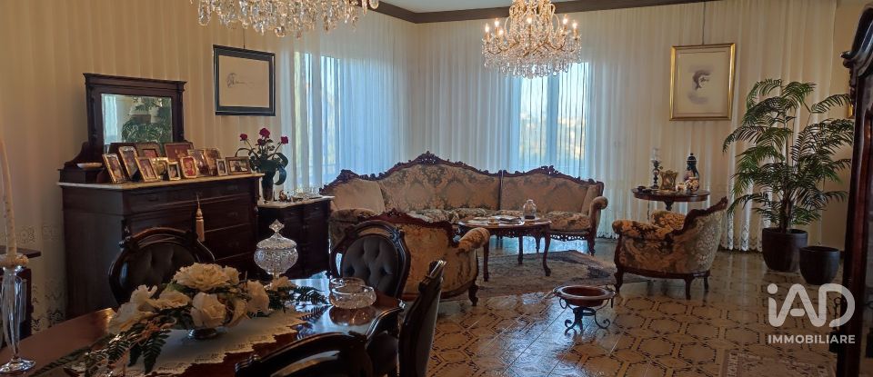 Casa indipendente 12 locali di 700 m² in Giulianova (64021)