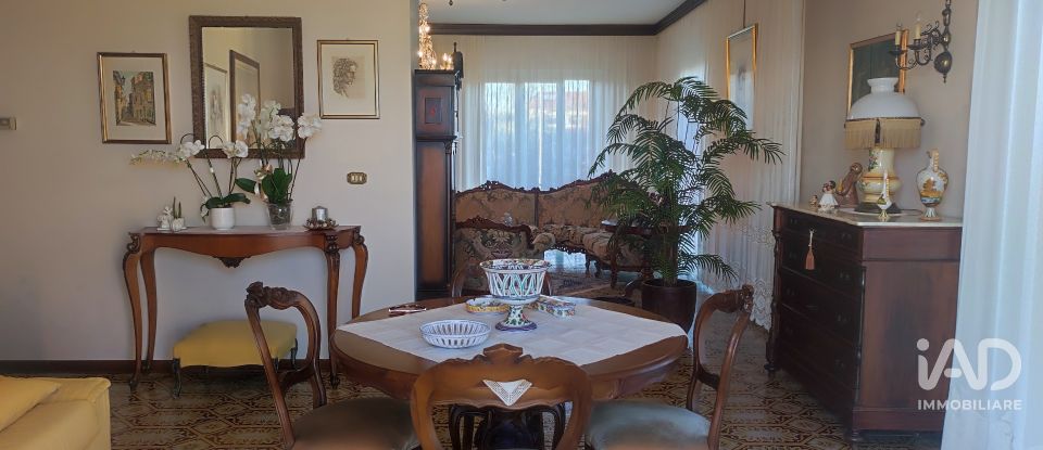 Casa indipendente 12 locali di 700 m² in Giulianova (64021)