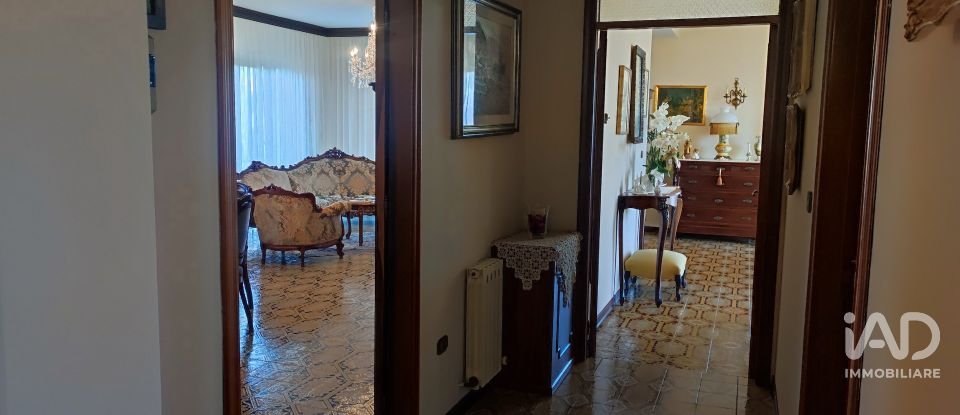 Casa indipendente 12 locali di 700 m² in Giulianova (64021)