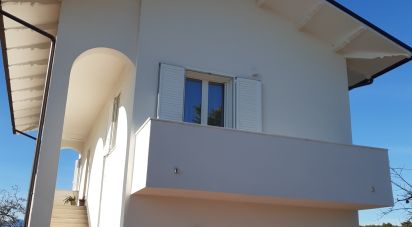 Townhouse 5 rooms of 245 m² in Mosciano Sant'Angelo (64023)