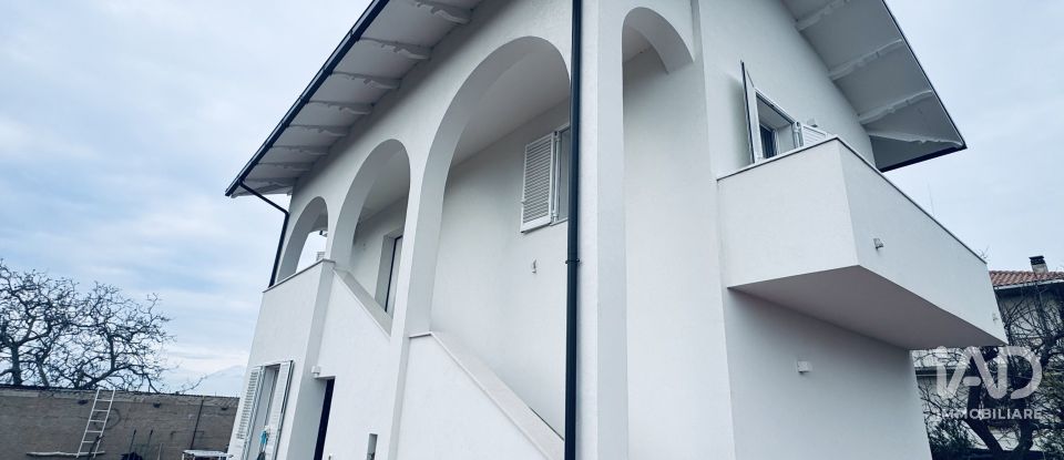 Townhouse 5 rooms of 245 m² in Mosciano Sant'Angelo (64023)