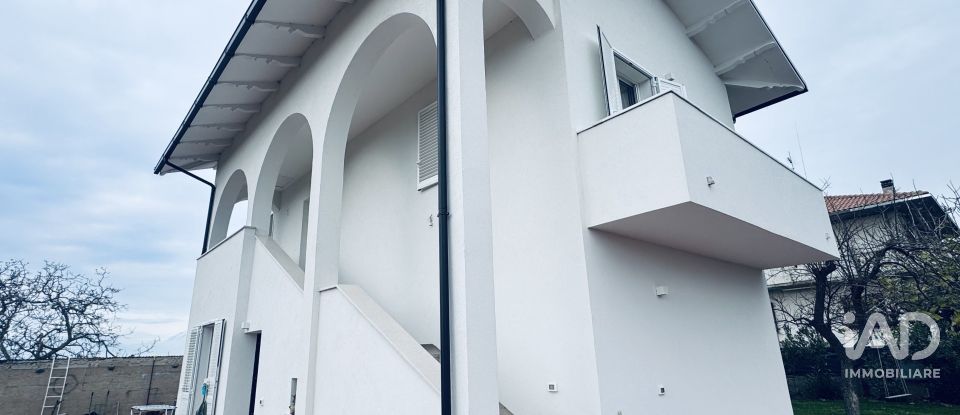 Townhouse 5 rooms of 245 m² in Mosciano Sant'Angelo (64023)