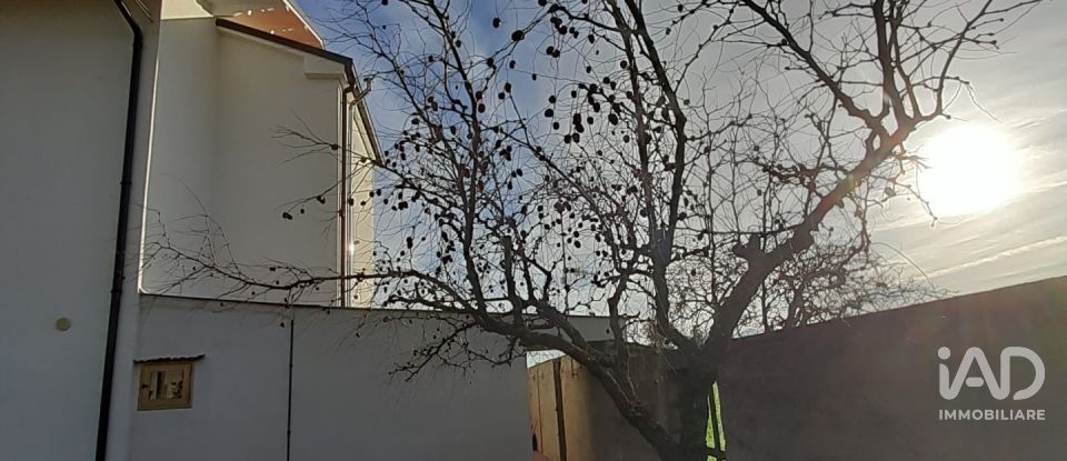 Townhouse 5 rooms of 245 m² in Mosciano Sant'Angelo (64023)