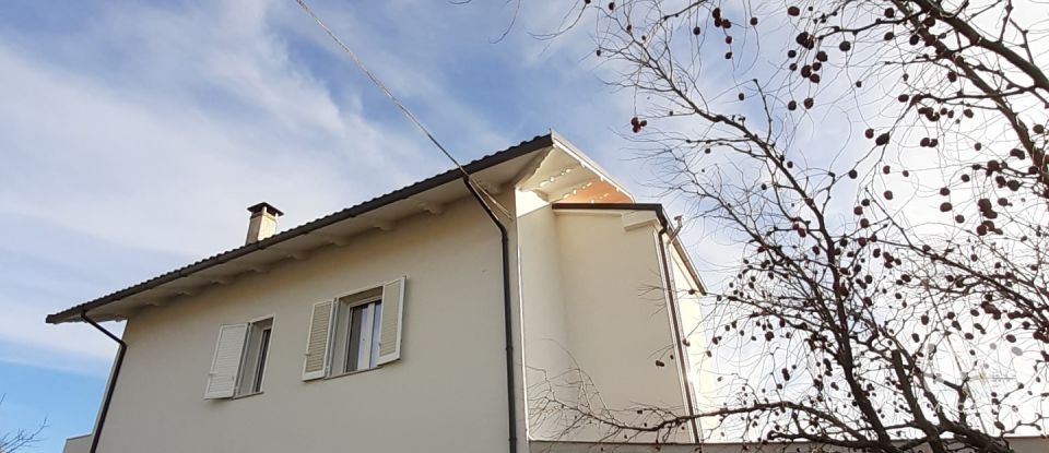 Townhouse 5 rooms of 245 m² in Mosciano Sant'Angelo (64023)