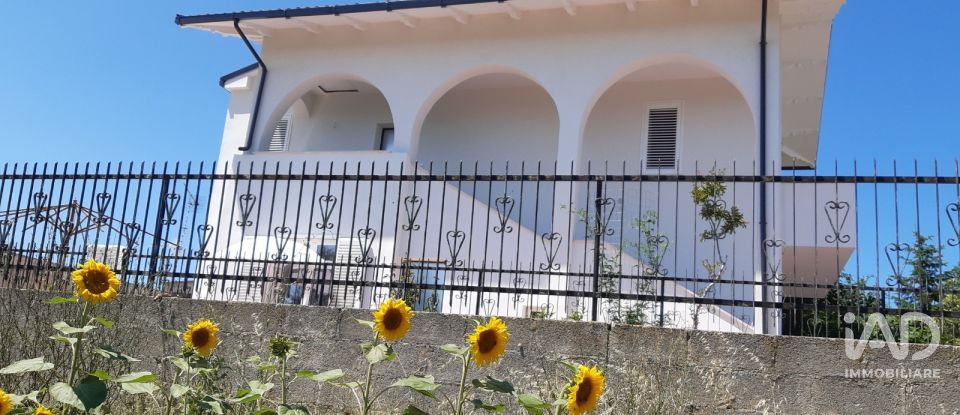 Townhouse 5 rooms of 245 m² in Mosciano Sant'Angelo (64023)