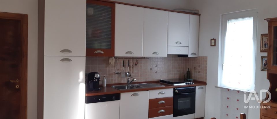 Townhouse 5 rooms of 245 m² in Mosciano Sant'Angelo (64023)