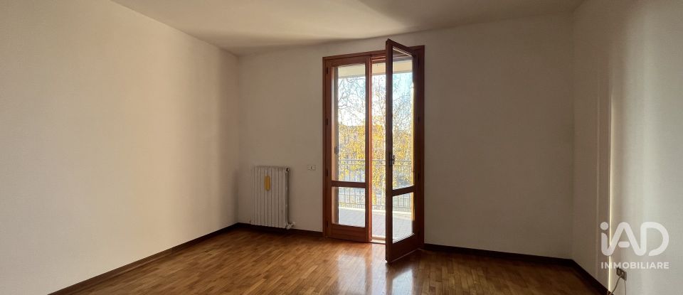 Three-room apartment of 100 m² in Mirandola (41037)