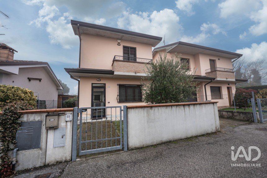 House 6 rooms of 111 m² in Lagosanto (44023)