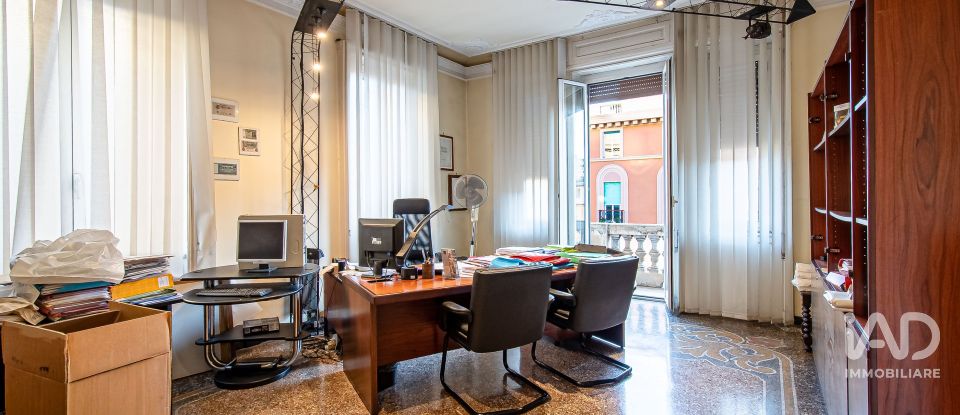 Apartment 6 rooms of 219 m² in Genova (16149)