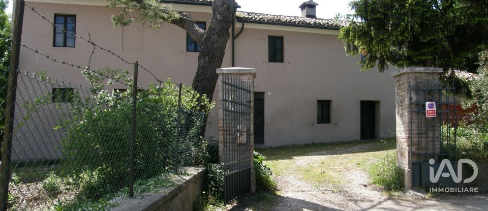 Casa indipendente / Villa 7 locali di 350 m² in Fano (61032)