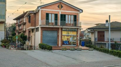 Casa indipendente / Villa 7 locali di 235 m² in Monterubbiano (63825)