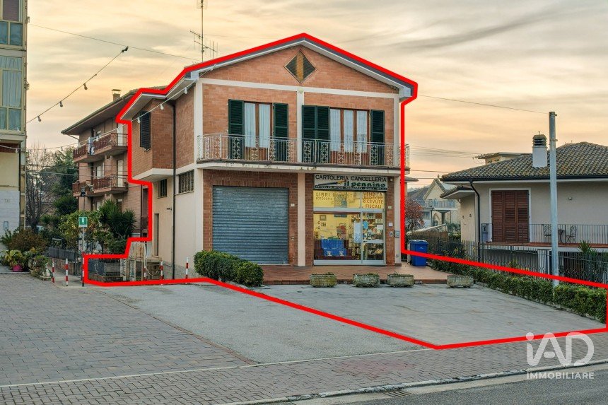 House 7 rooms of 235 m² in Monterubbiano (63825)