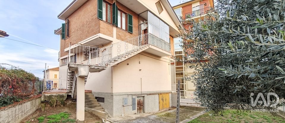 House 7 rooms of 235 m² in Monterubbiano (63825)