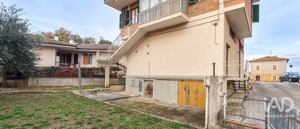 House 7 rooms of 235 m² in Monterubbiano (63825)