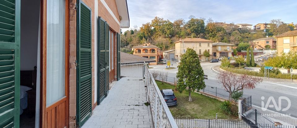 House 7 rooms of 235 m² in Monterubbiano (63825)