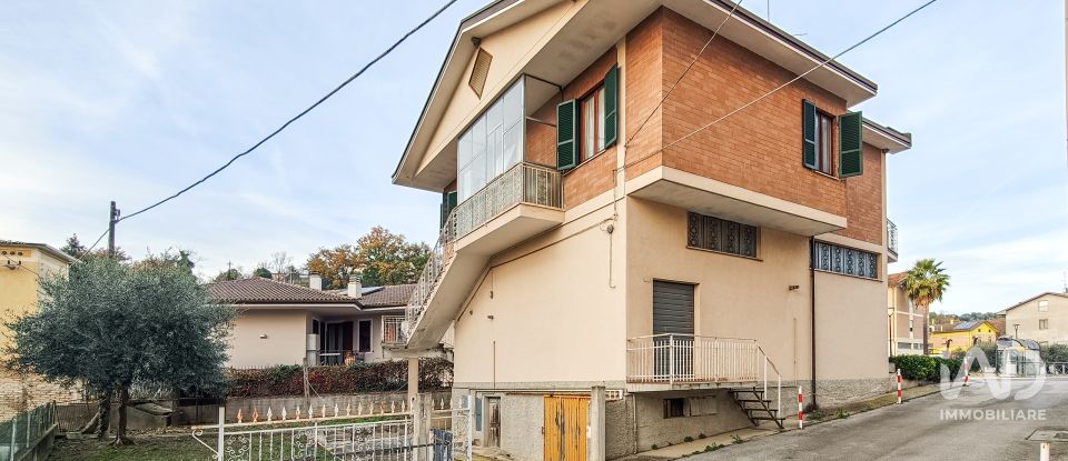 House 7 rooms of 235 m² in Monterubbiano (63825)