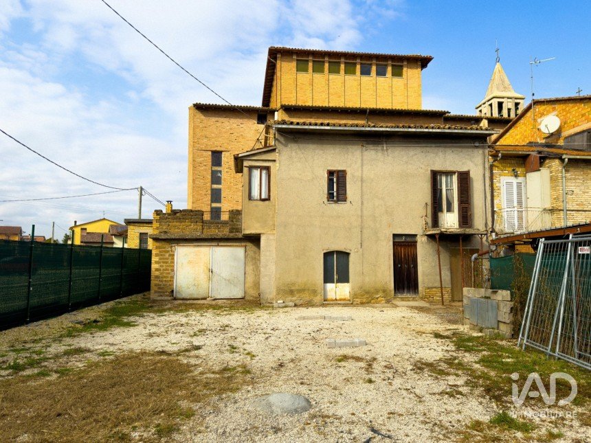 House 4 rooms of 89 m² in Assisi (06081)