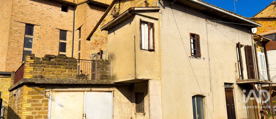 House 4 rooms of 89 m² in Assisi (06081)