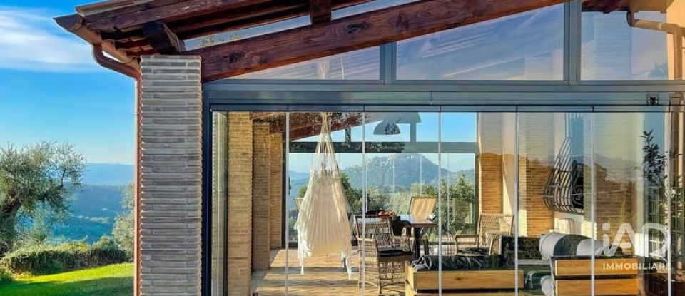 Farm 5 rooms of 110 m² in Rosciano (65020)