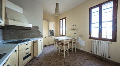 House 11 rooms of 325 m² in Argenta (44010)