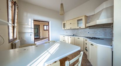 House 11 rooms of 325 m² in Argenta (44010)