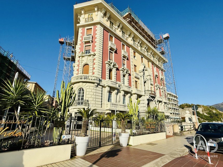 Appartamento 6 locali di 110 m² a Genova (16146)